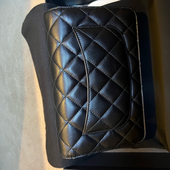 Like new Chanel clutch . Only used for a few hours , no signs of wear. - Picture 3 of 6